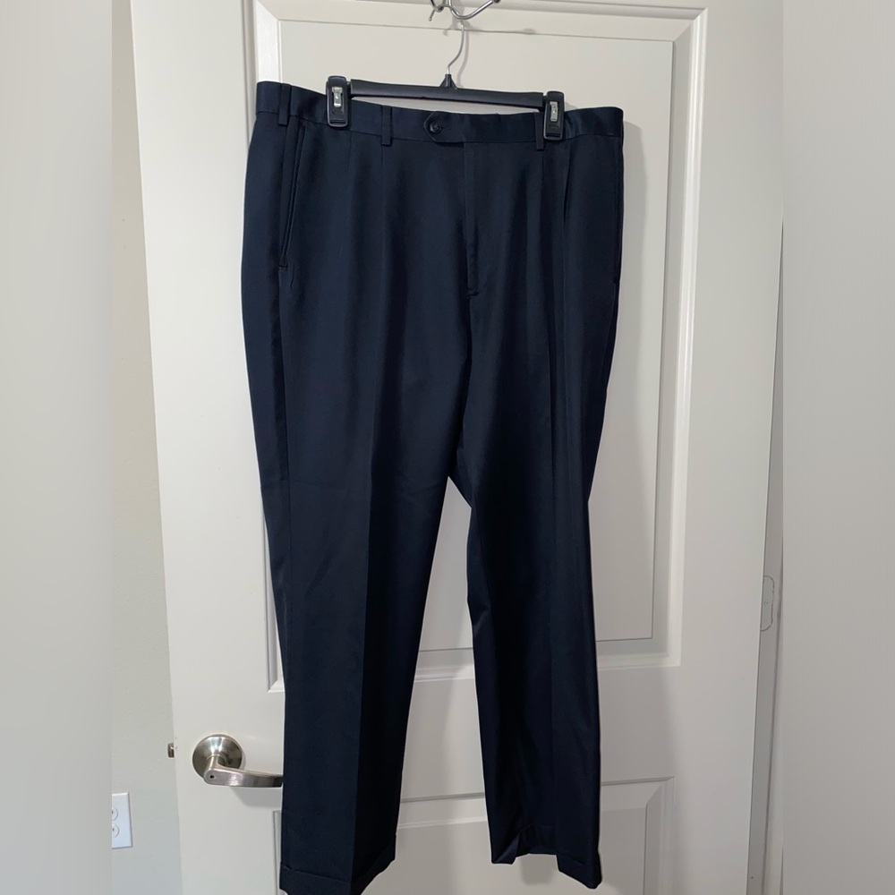 🔴EUC Travel Smart Navy Dress Pants with Pleated Front and Straight-Leg Cut